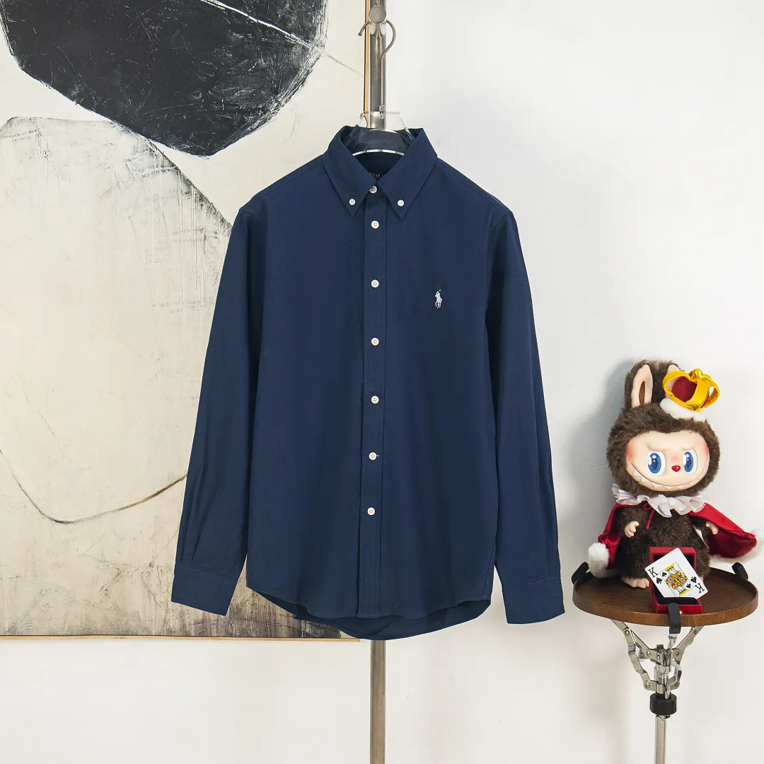 P270 zp version [Exclusive supply] Ralph Lauren/Ralph Lauren's classic evergreen single product 100 cotton Oxford spun old money style casual long-sleeved shirt. 100% restored workmanship. The entire garment is embedded with seams and clean edges. The upper back seams are reorganized for a better fit. ✅ 100 cotton Oxford spun on the face. Pre-wash treatment. The texture is tight and soft. ✅ Custom dyed original pearlescent white bottom buttons. Size partitions. ✅ Special shaped chiffon foil is included in the collar door tube. It is not easy to deform and pull. ✅ RL classic version of the Oxford shirt. The thick and crisp feeling brought by the Oxford cloth. It can be worn alone or as an outer layer. It can be worn in all seasons. It is a must-have item for the wardrobe. Get it with your eyes closed. Color: black, white, pink, blue, carbon gray, khaki, navy blue and red label, dark blue and white label (8 colors) Size: S M L XL Number: WW10970